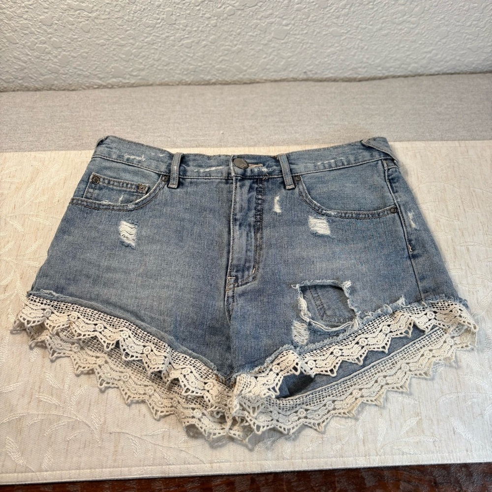 Free People Distressed Crochet Lace Trim Boho Denim Jean Shorts Women’s Size 27‎